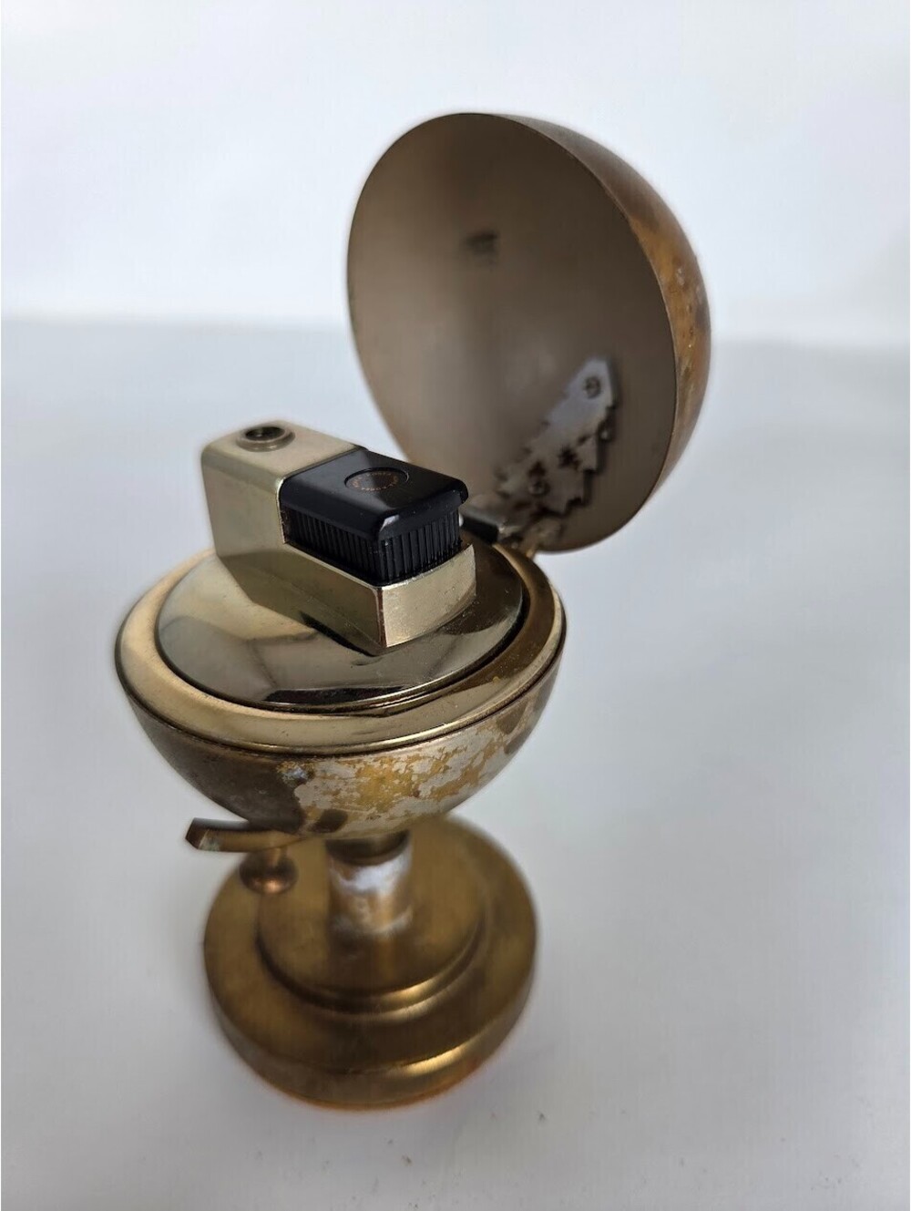 Vintage Brass Tabletop Globe Lighter Flip-Top World Design Novelty Butane